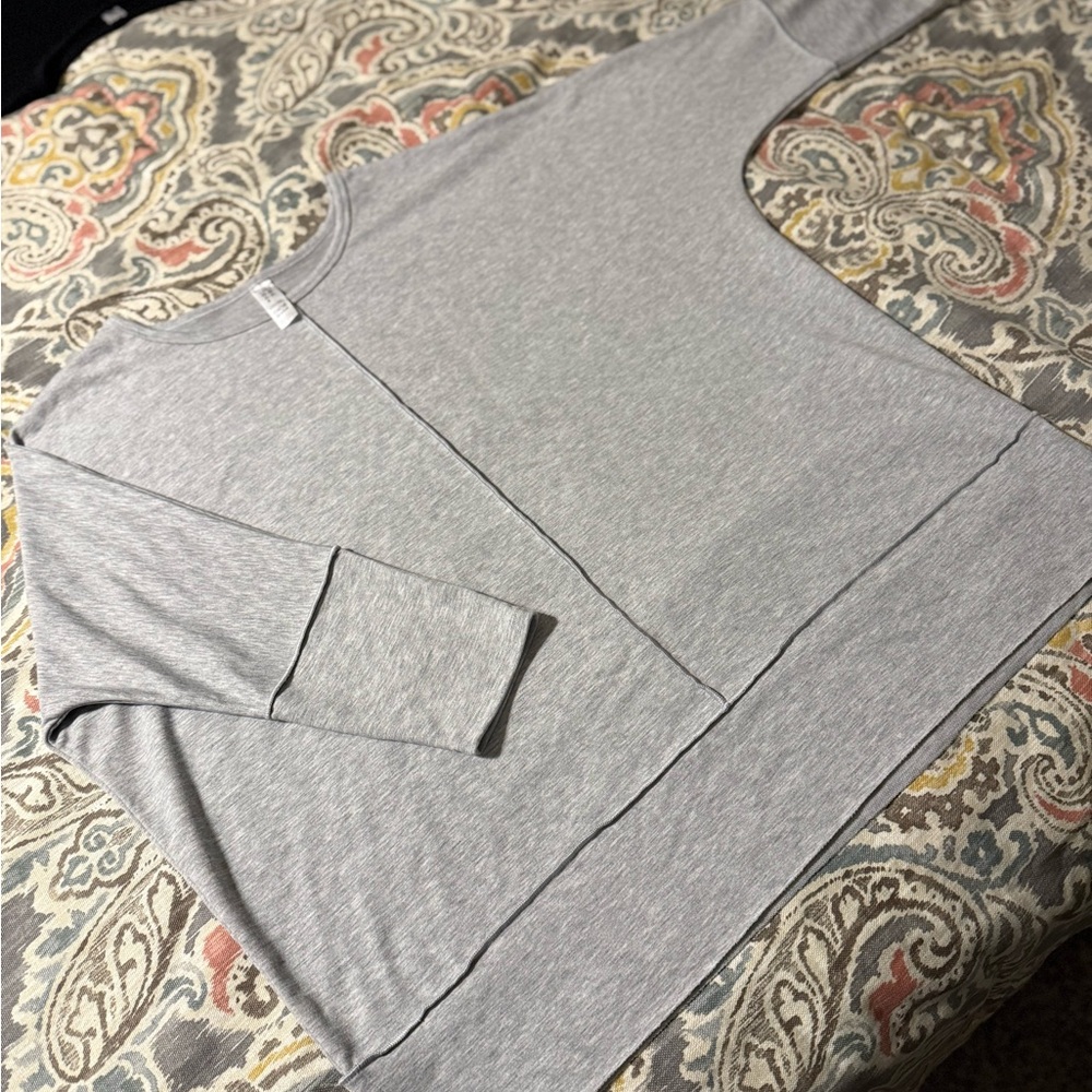 SPANX Gray 3/4 Sleeve Top